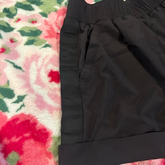 Lululemon Size 6 tuxedo stripe relaxed fit cuffed shorts - Picture 2 of 7